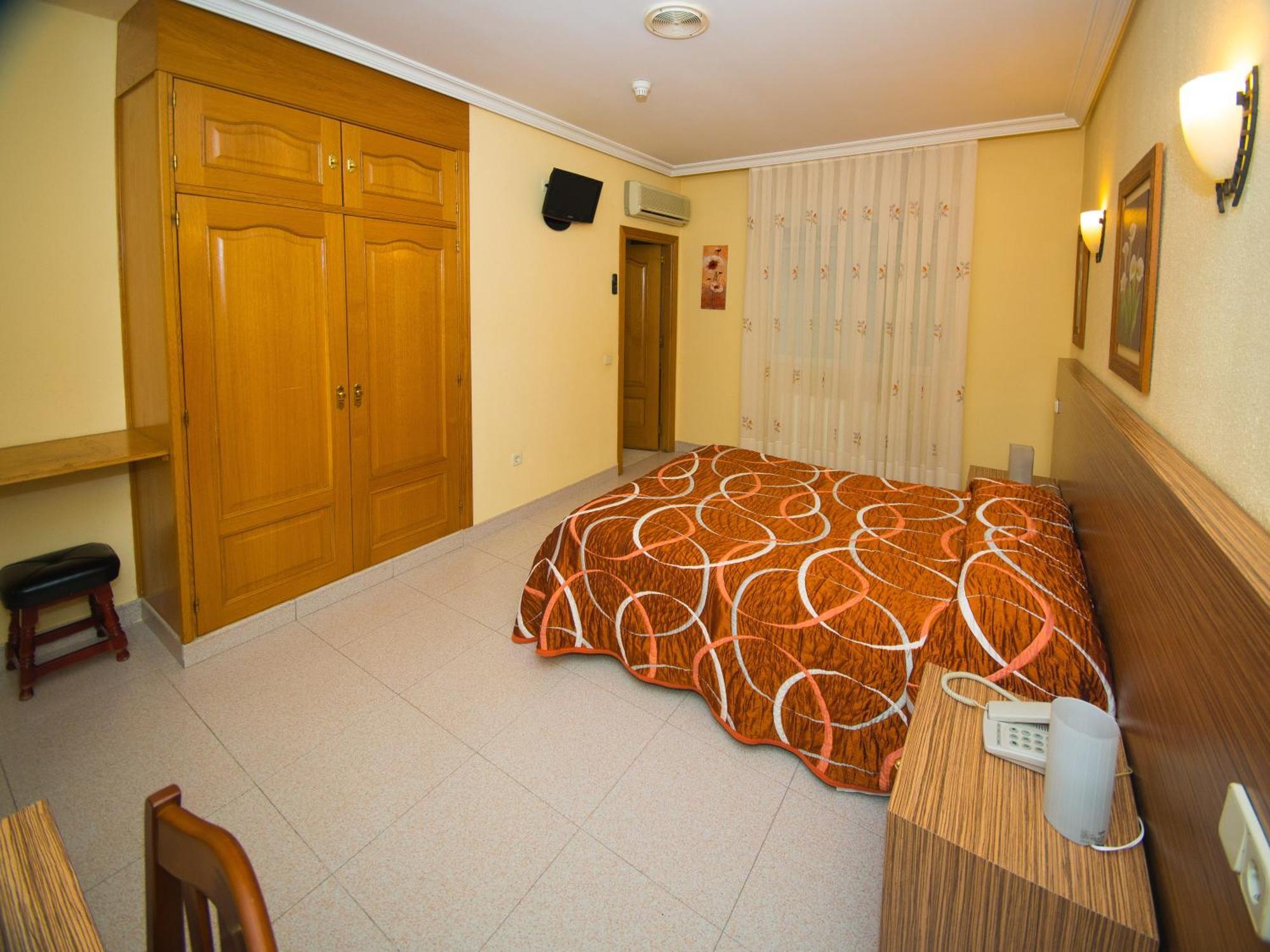 Hostal El Cruce Паракуэльос-де-Харама Номер фото